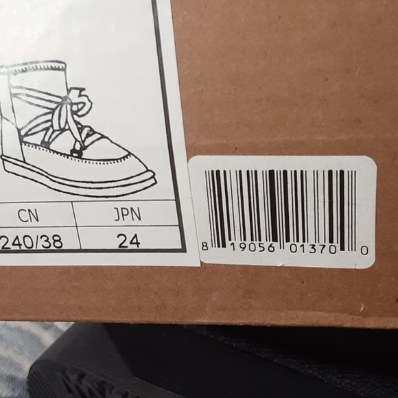 New in box, BooRoo short tie boots - Picture 8 of 12